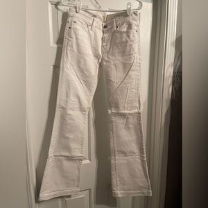Gap Long and Lean Size 0R White Flare Jean